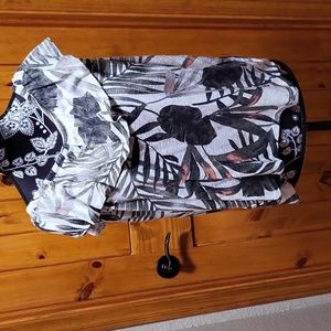 EUC Old Navy Tropical sleeveless shirt. Size XL